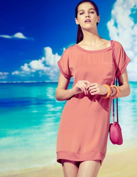 �ȴ�ӡ����ײ������ ZARA����Ʒ�ƻ�����Ƭ