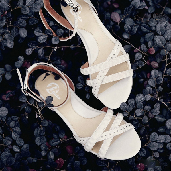 Bata2011�ļ���Ʒ����Լ����Ϯ