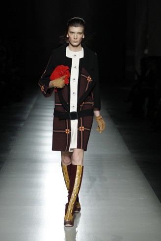 PRADA 2011��Ħ�ǹŵ�ϵ��Ůװ