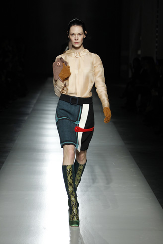 PRADA 2011��Ħ�ǹŵ�ϵ��Ůװ