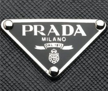�ݳ�Ʒ�ڵش��� Prada��ݸ�������������ǩ