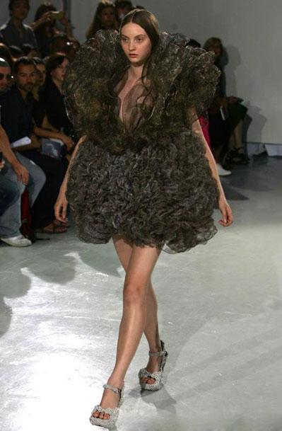 Iris Van Herpen--����͸�Ӱ׹Ǿ�