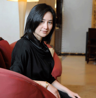 �γ������������ܸɵ�Ů��