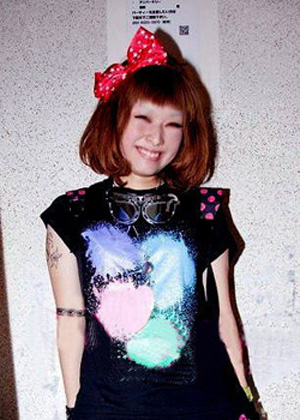 ����ʾ��¶������� ����Բ��������ˬ
