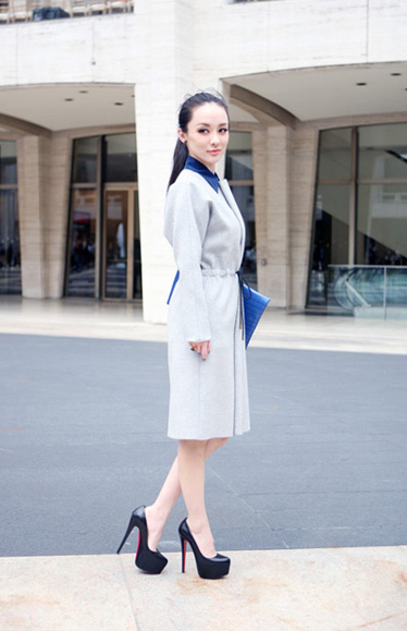 霍思燕微博晒潮装惊艳纽约