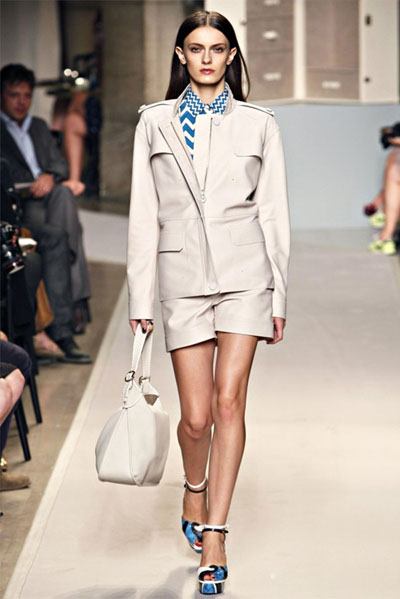 Loewe 2012春夏成衣展示女性曲线美