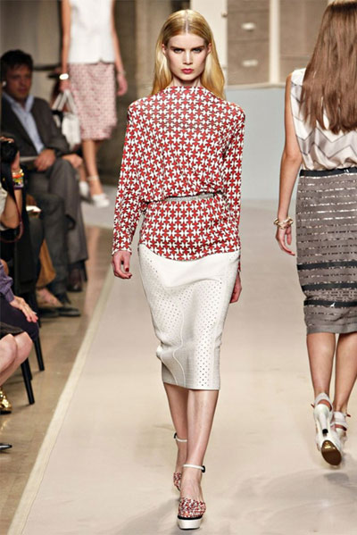 Loewe 2012春夏成衣展示女性曲线美
