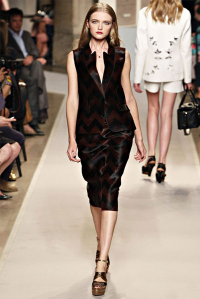 Loewe 2012春夏成衣展示女性曲线美