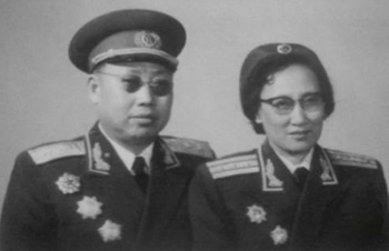 ����������������ЩƯ���ĺ�ɫ֪��