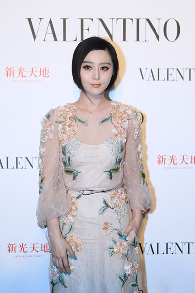 范冰冰Angelababy“爱丽丝”装扮拼仙气