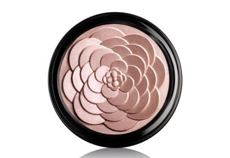ò���绨 Ů���޷����ܵĻ�����ױƷ
