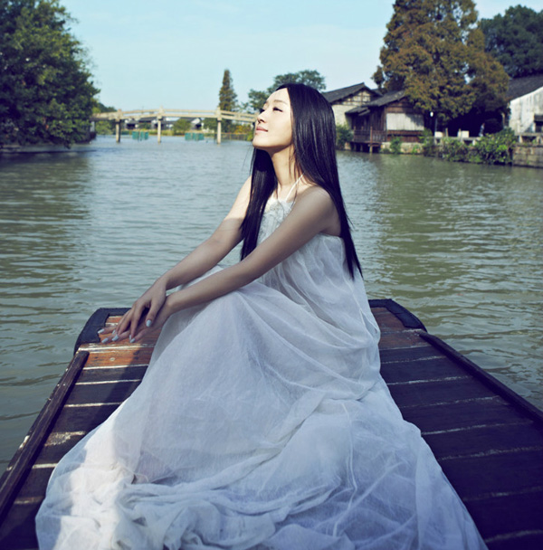 ����Ө���е�����