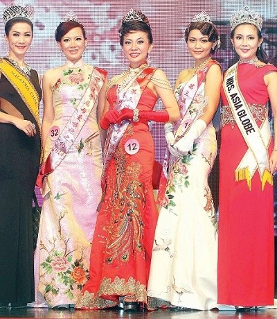 马来西亚华裔妈妈走秀 展示中式旗袍之美