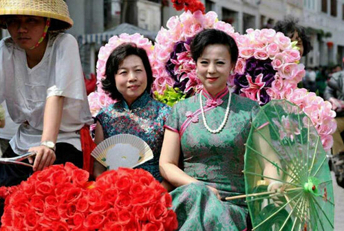 各地举办“三八”旗袍活动 展现女性的风采