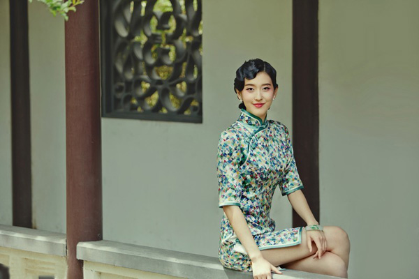 美女主播田甜旗袍大片曝光 锦绣加身别具风韵展东方魅力