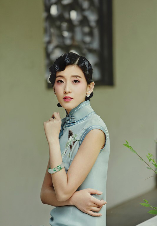 美女主播田甜旗袍大片曝光 锦绣加身别具风韵展东方魅力
