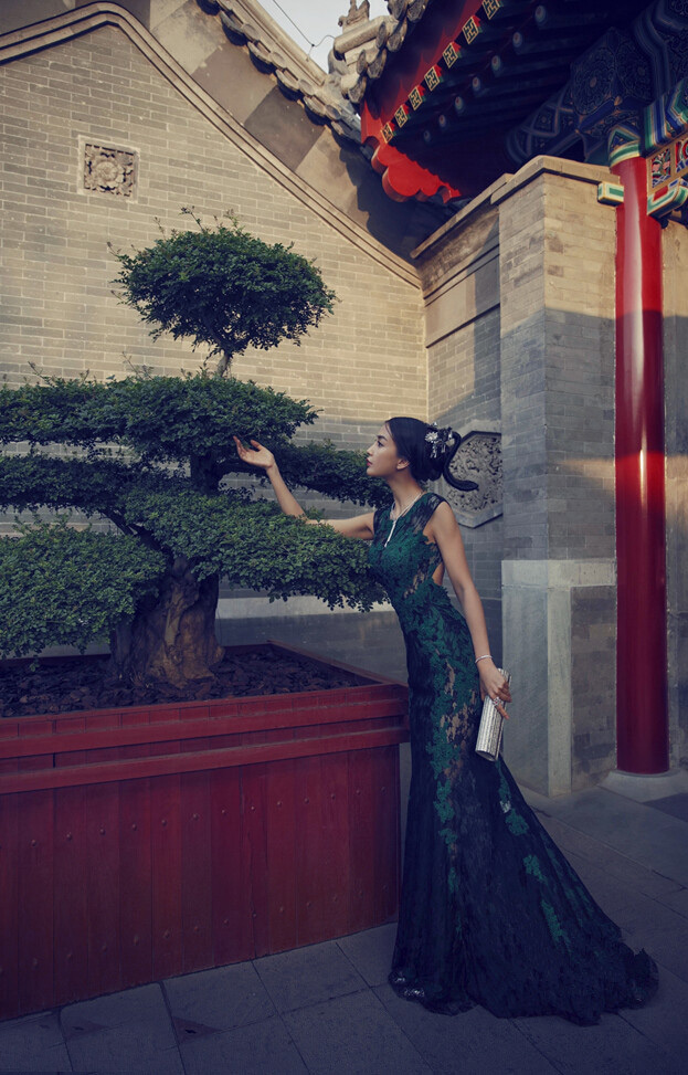 Angelababy古典婚纱大片曝光 妩媚性感