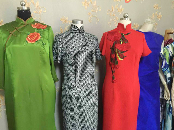 ����������Լ˽�˶��Ʒ�װ������