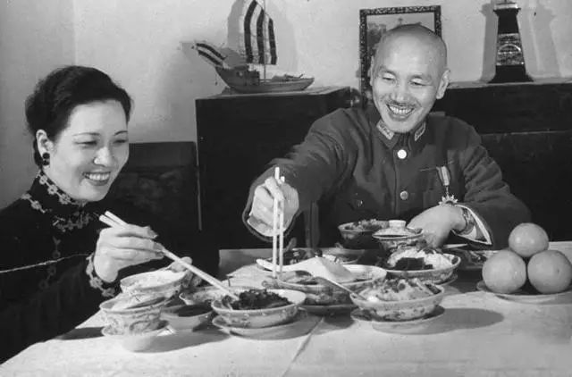 民国第一夫人宋美龄琴棋书画样样精通