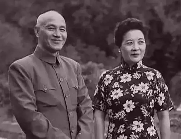 民国第一夫人宋美龄琴棋书画样样精通