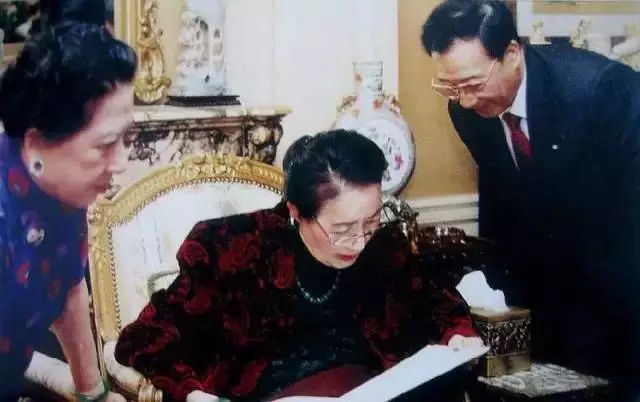 民国第一夫人宋美龄琴棋书画样样精通
