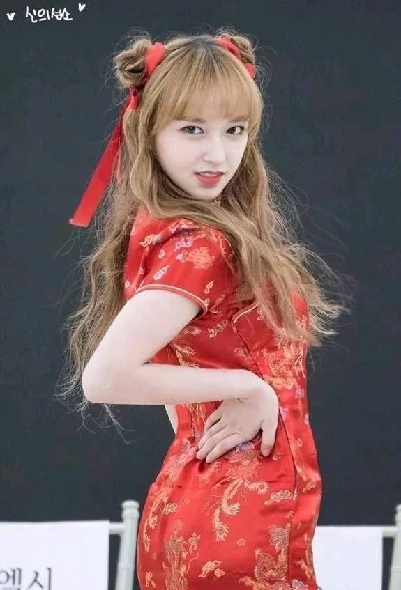 ���촩�ź�ɫ������һ��������һ������