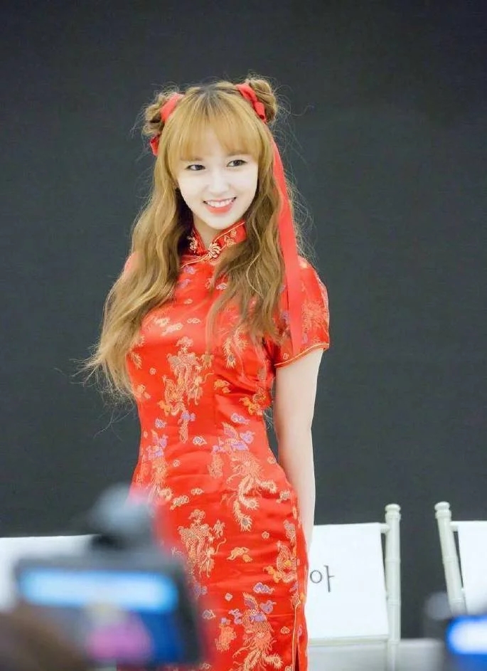 ���촩�ź�ɫ������һ��������һ������