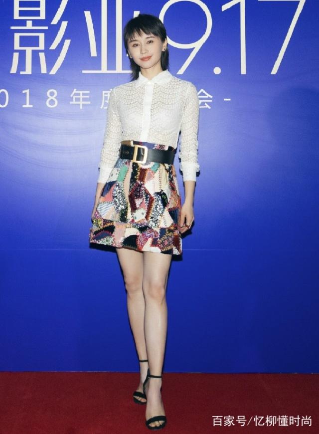 王子文为炫耀“芭比腰”,不惜用发带在旗袍上绑2圈,快勒断了!