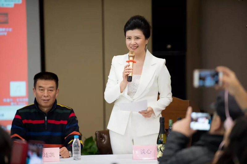 �����ɫ���������˱��ڶ���ȫ�����������ռ����ŷ緶����������Ļ