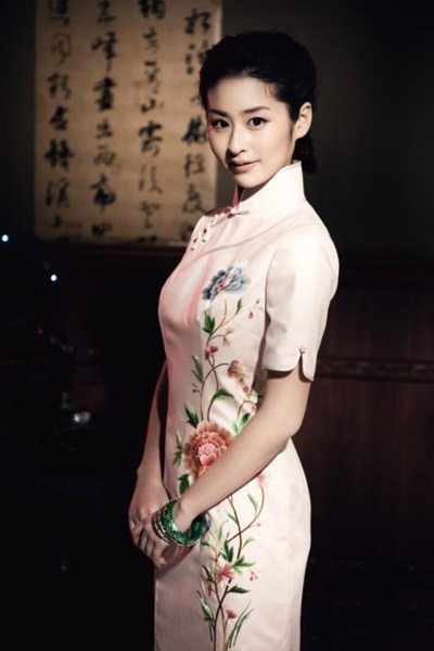 香香公主颖儿为杂志拍摄旗袍大片