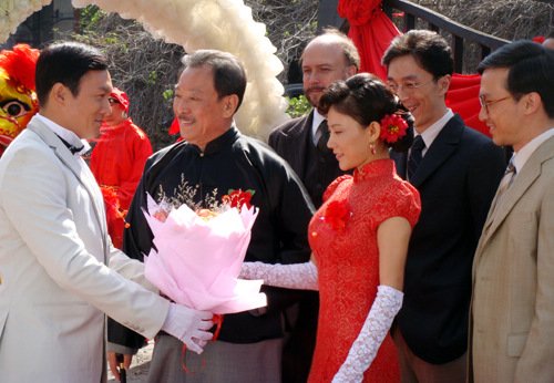 聂鑫《煮海》婚纱剧照曝光 中式旗袍凸显优雅