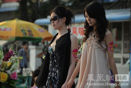 相亲会美女穿比基尼竞艳 引来网上骂声一片
