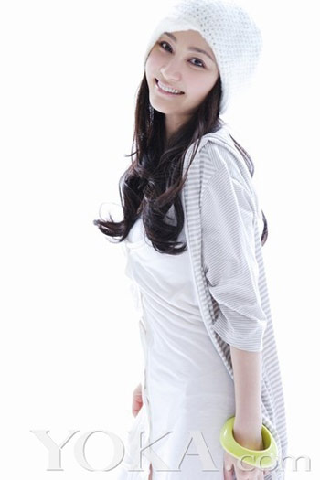 甜妞演绎仲夏浪漫 萝莉姚笛时尚蜕变