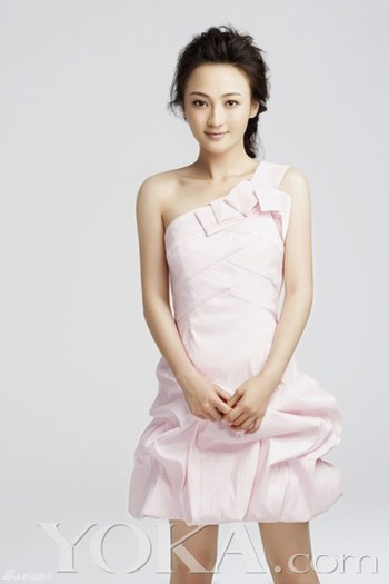 甜妞演绎仲夏浪漫 萝莉姚笛时尚蜕变
