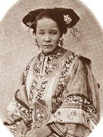 满族妇女服饰 旗袍与马褂