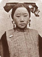 满族妇女服饰 旗袍与马褂