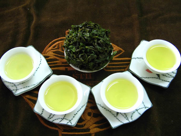 绿叶红镶边,甘醇乌龙茶