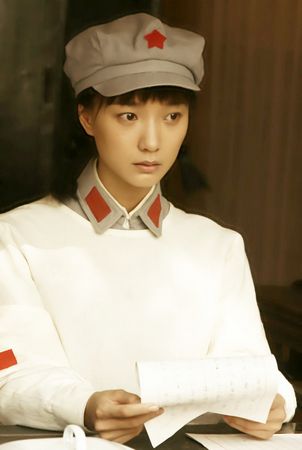 《红娘子》王珞丹首演红军 手持机枪显霸气