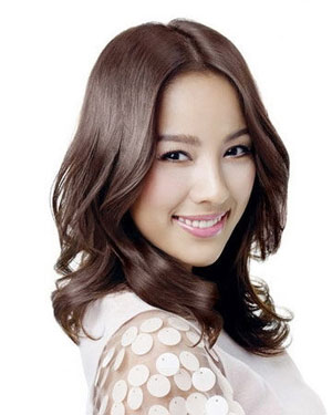 李孝利百变妆容性感妩媚