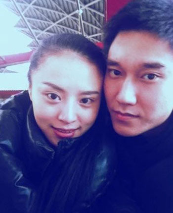 《非诚勿扰》伍娇结婚照曝光秀亲密