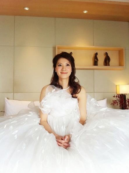 林丹跪吻新娘 正式迎娶谢杏芳