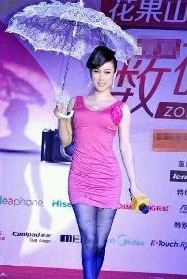 芙蓉姐姐身着紧身裙亮相 体型暴瘦励志姐华丽转身